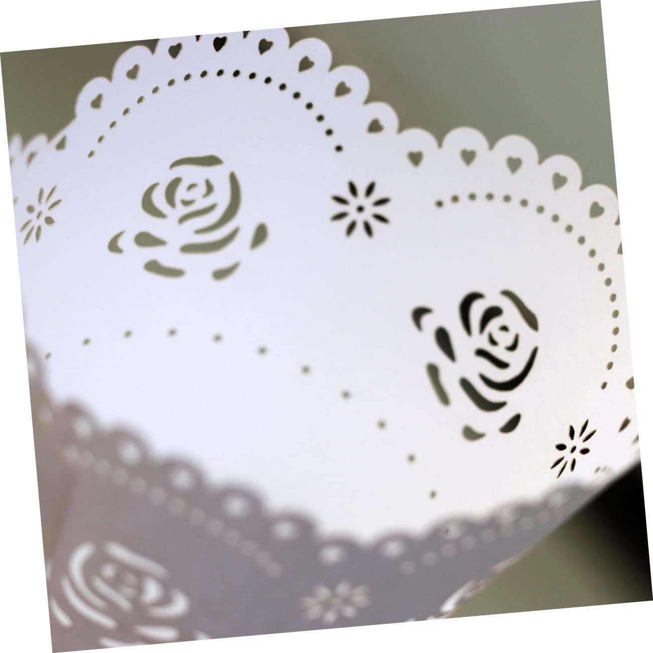 jojofuny 40 Pcs Rose Petals Party Confetti Cone Holder Candy Cone Bags Confetti Cone Stand Paper Petal Cones Wedding Party Favors Confetti Cones Cone Holder Stand Conical White Delicatessen