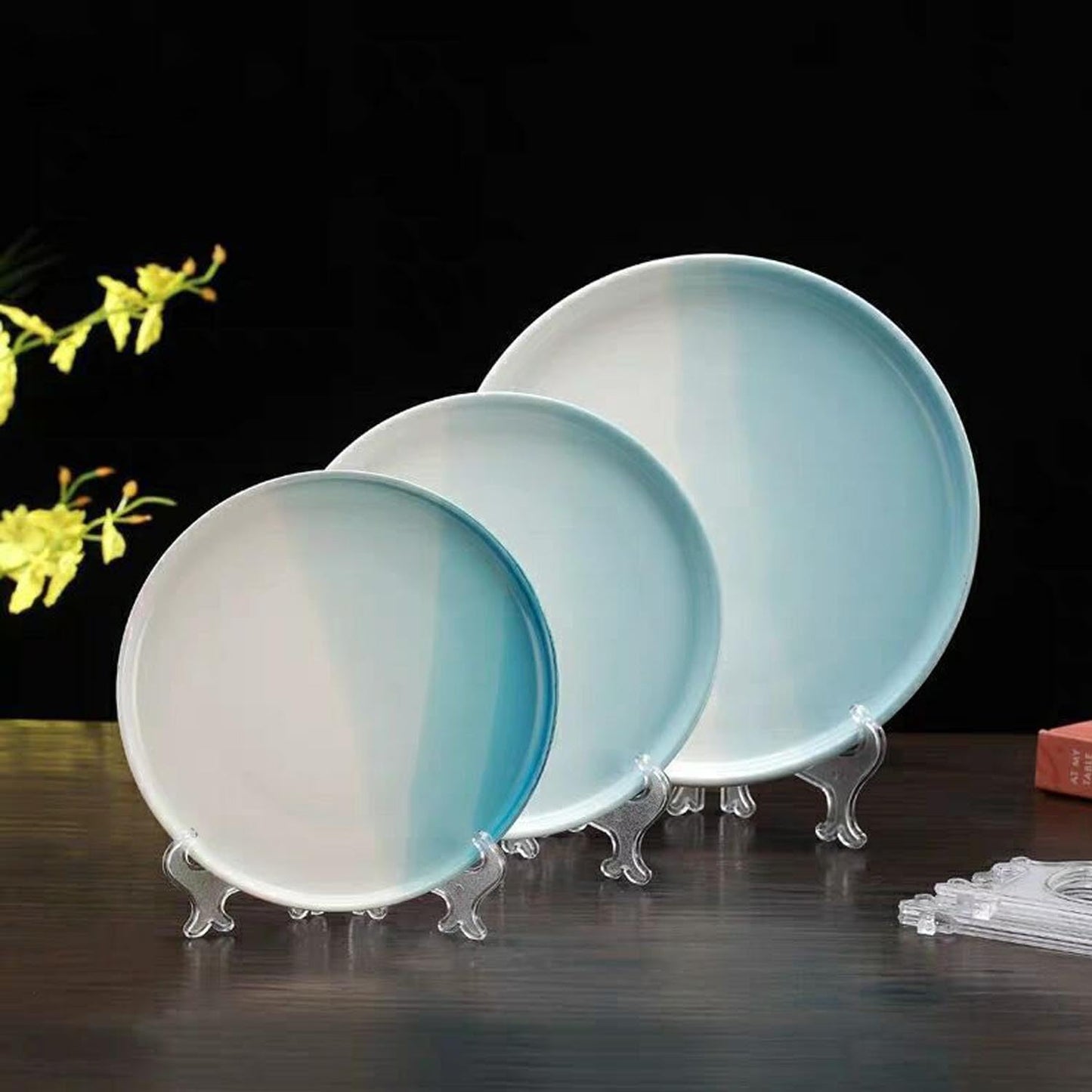 12 Pack 3 Inch Clear Plastic Easels or Stand/Plate Holders to Display Pictures or Other Items at Weddings, Plate Stands for Home Decoration, Birthdays, Tables