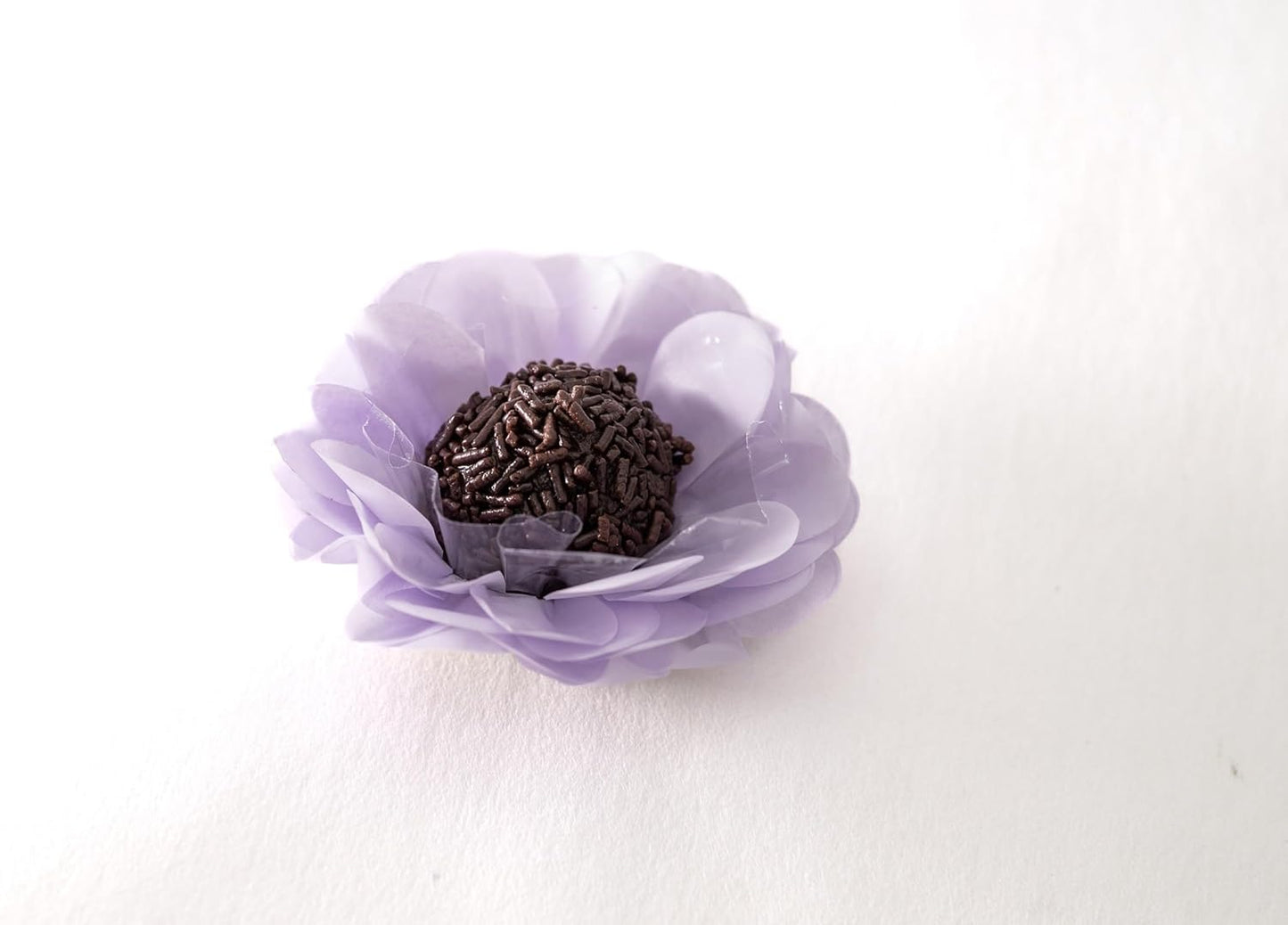 Handmade Paper Truffle Cups | Truffle Liners | Truffle Wrappers | Fominhas | Candy cups for chocolate | Forminhas de Brigadeiro | Candy liners - Pack of 20 - (Paper, Lavander)