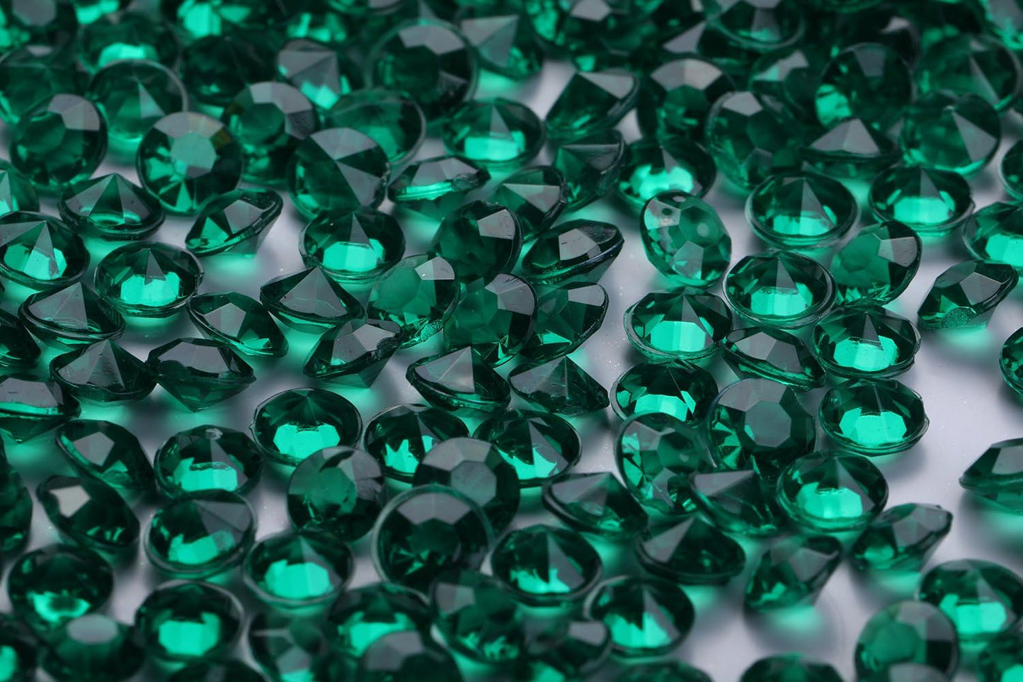 2000 pcs/Pack Wedding Table Scatter Confetti Crystals Acrylic Diamonds 8 mm Rhinestones for Wedding, Bridal Shower, Vase Beads Decorations (8mm, Dark Green)