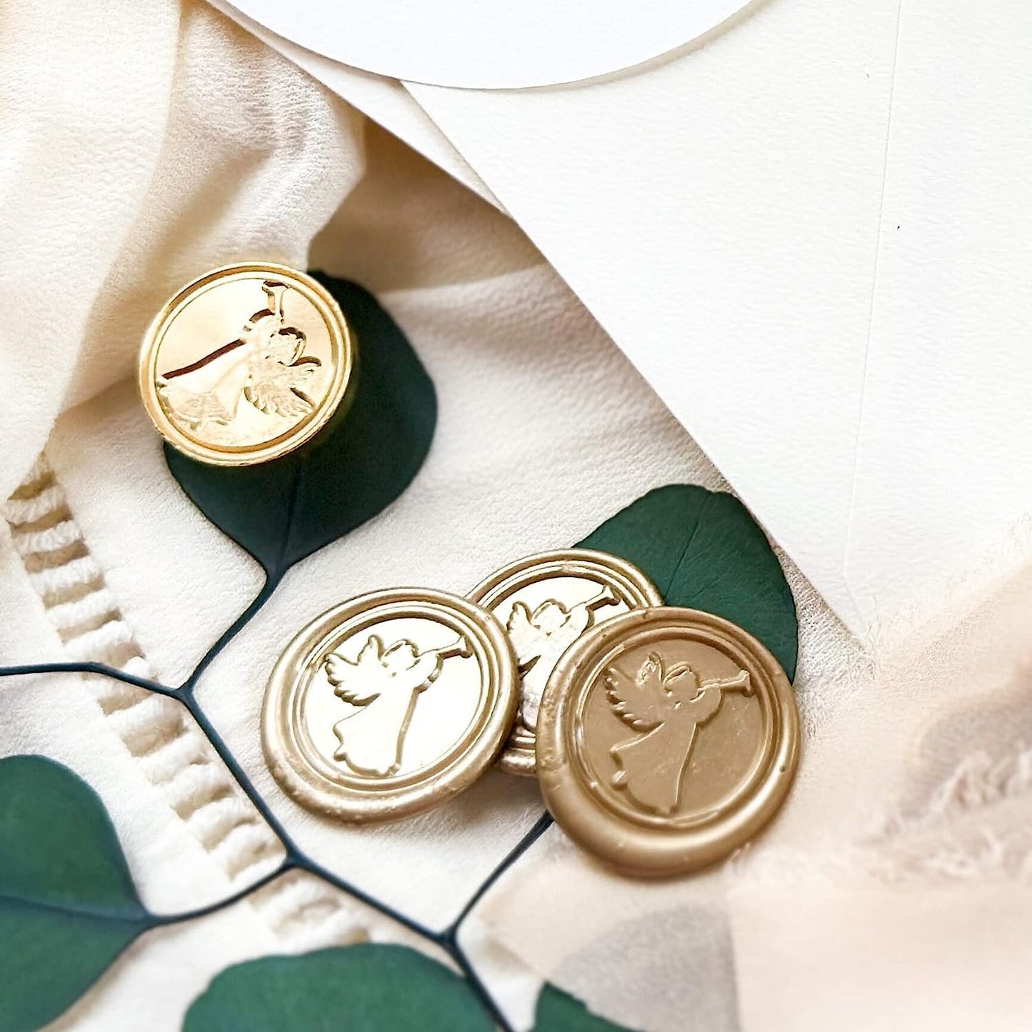 UNIQOOO Mini Glue Gun Sealing Wax Sticks for Wax Seal Stamp - Metallic Gold Prosecco, Great for Wedding Invitations, Christmas Cards, Snail Mails, Wine Packages, Christmas Gift Ideas, Pack of 16