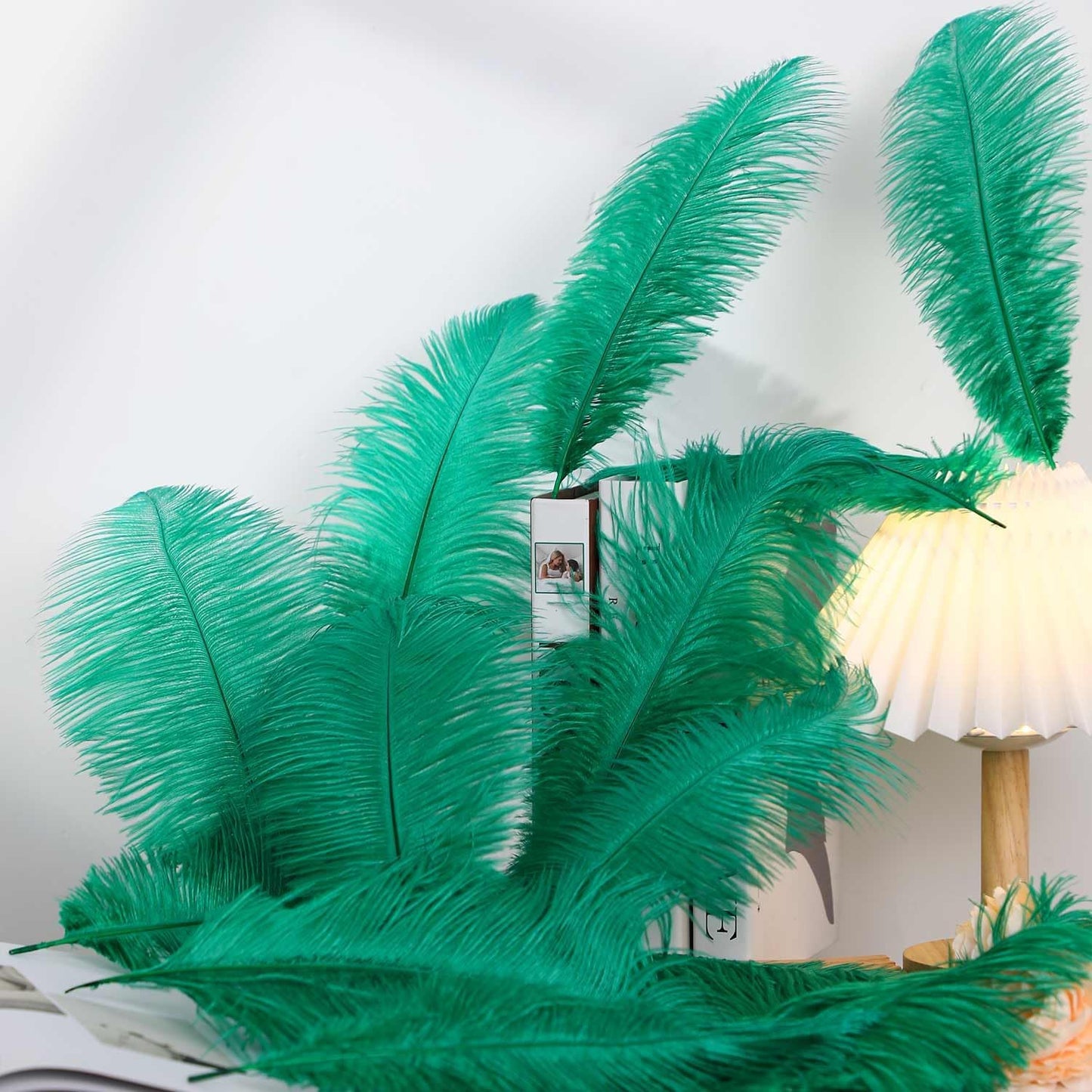 YAKRUNA 30PCS Green Ostrich Feathers Bulk 12-14 Inches for Centerpieces for Wedding Birthday Gatsby Party, Decorative Plumes for Vase & Table & Christmas Tree Decor (30-35cm, Green)