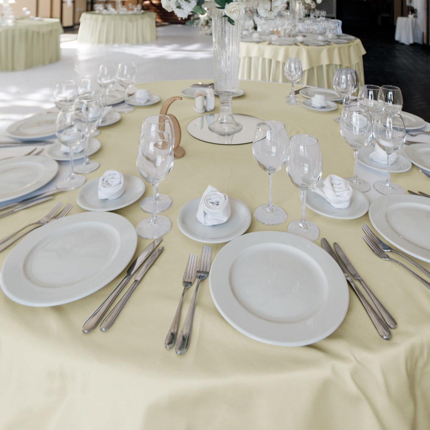 Fitable 6 Pack Ivory Tablecloths for Round Tables-108 Inches in Diameter-Stain Resistant and Washable Table Clothes,Polyester Fabric Covers Wedding,Party,Banquet,Formal Events (130g-QW6P-108Ivory)