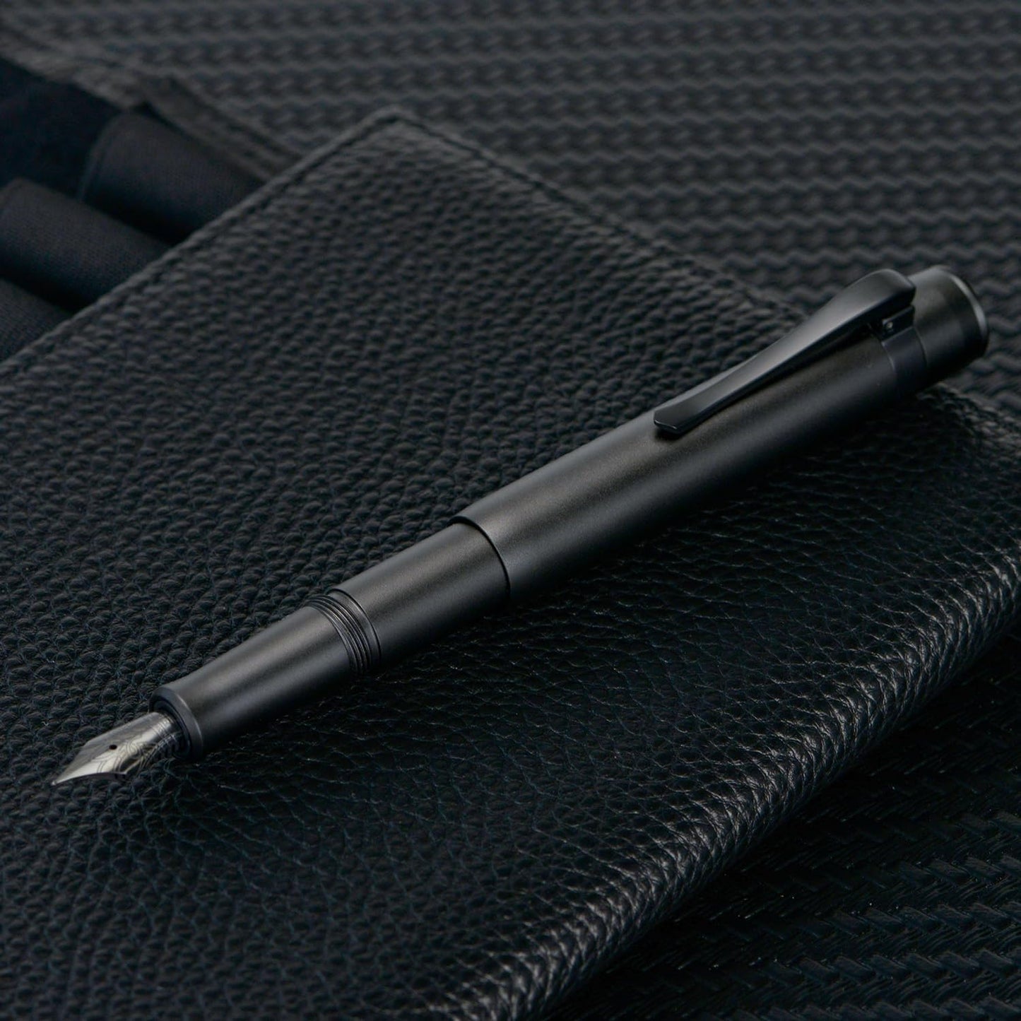 Hongdian M2 Mini Fountain Pen with Extra Fine Soft Nib, Sleek Shape Aluminium Short Pocket Travel Pen (Matte Black)
