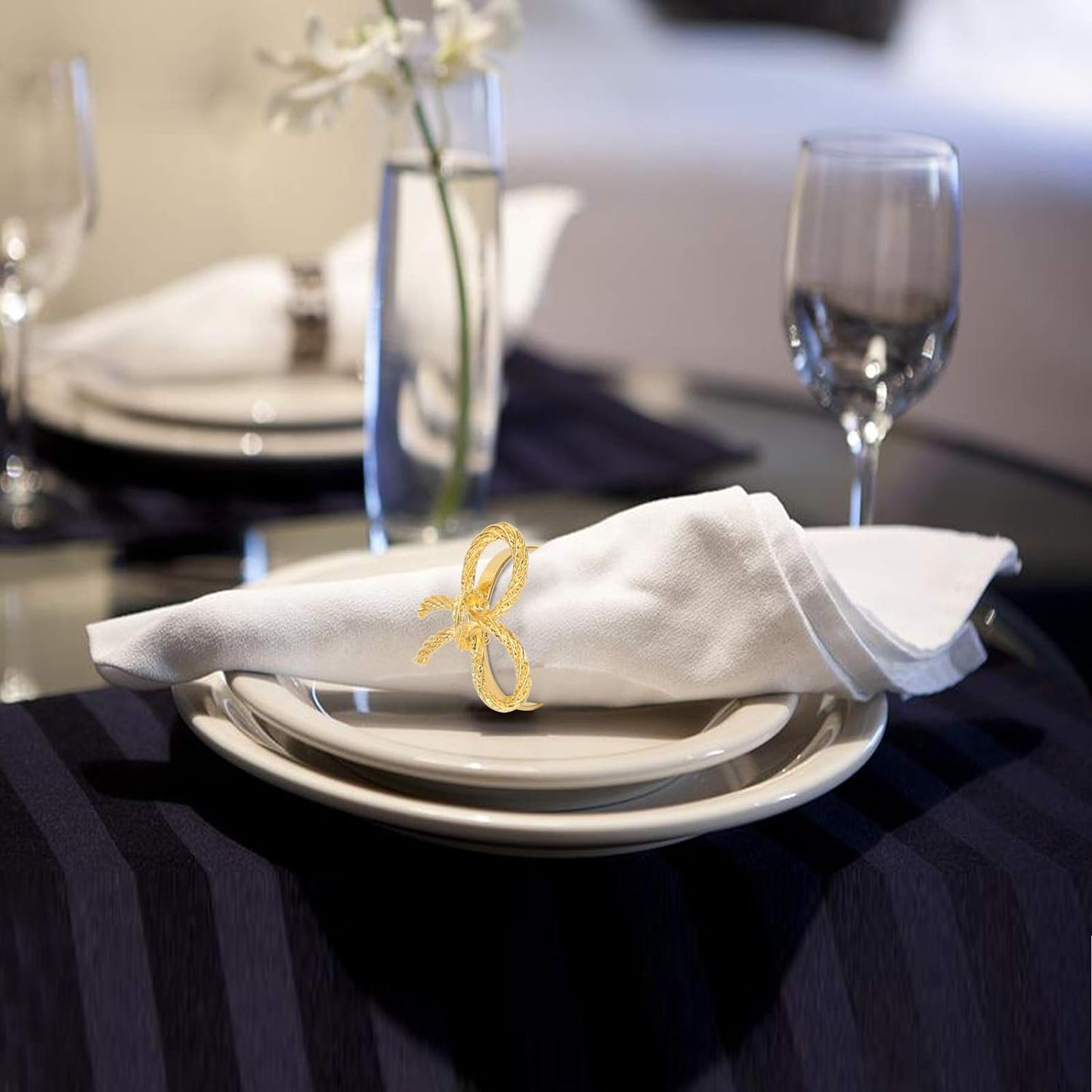 Pack of 18 Napkin Rings Alloy Hollow Out Flower Napkin Holder Dinning Table Napkin Ring for Dinner Parties Wedding Banquet Table Setting Family Gatherings Table Decor（Gold，18）