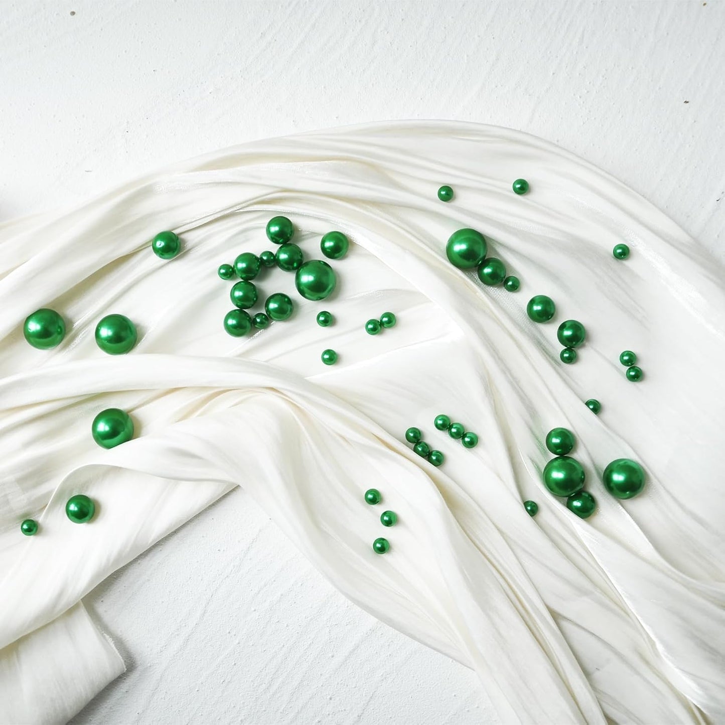 260Pcs Green Glossy Beads for Centerpiece Decor, Artifical Pearls Vase Filler, Makeup Brush Beads, No Hole Round Pearl Beads for Wedding Birthday Christmas Party Home Decor(18mm 14mm 6mm)