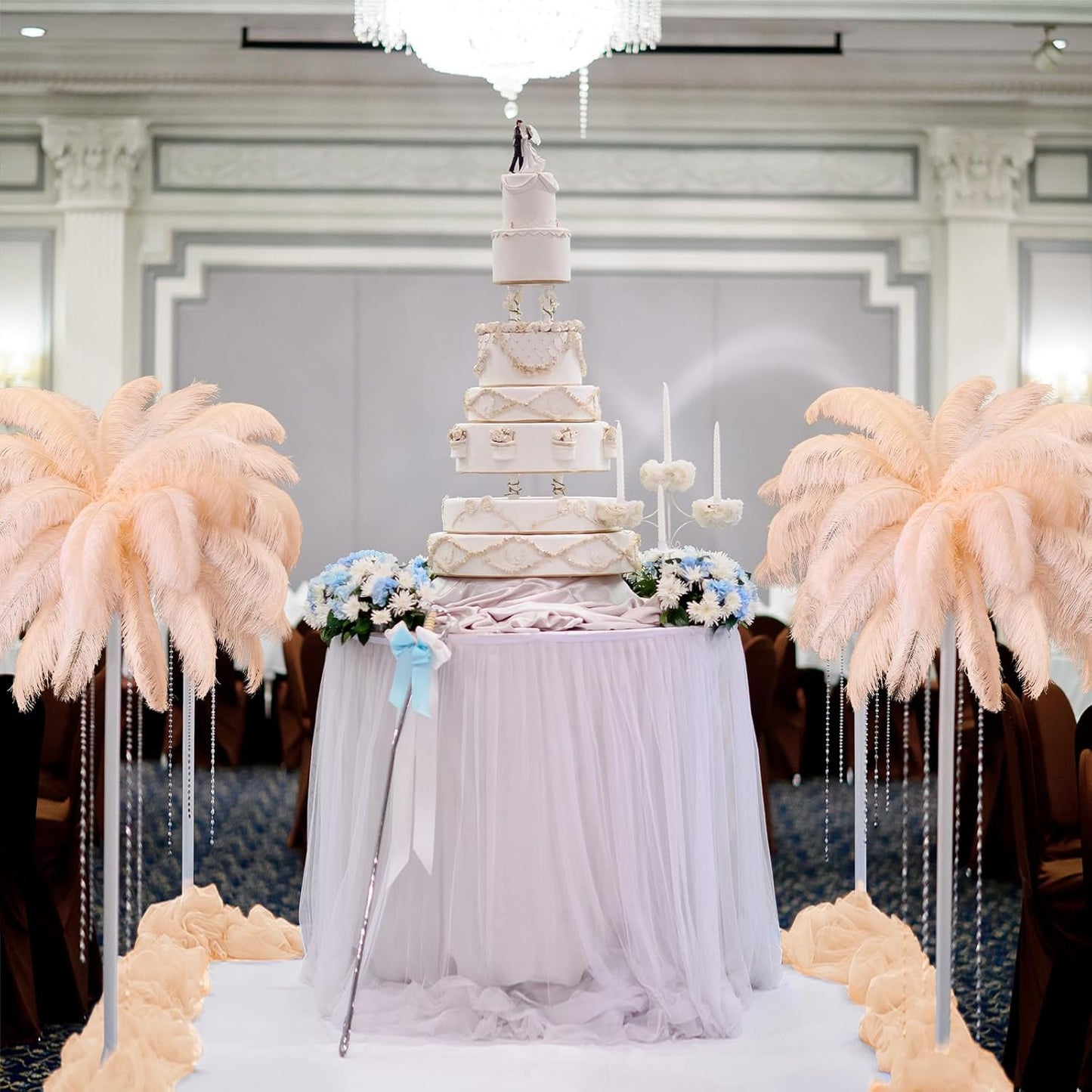 Retrowavy 30 Pcs 18-20 Inch Large Natural Ostrich Feathers Bulk for Centerpieces for Wedding Party Centerpieces Home Decoration Flower Arrangement (Champagne)