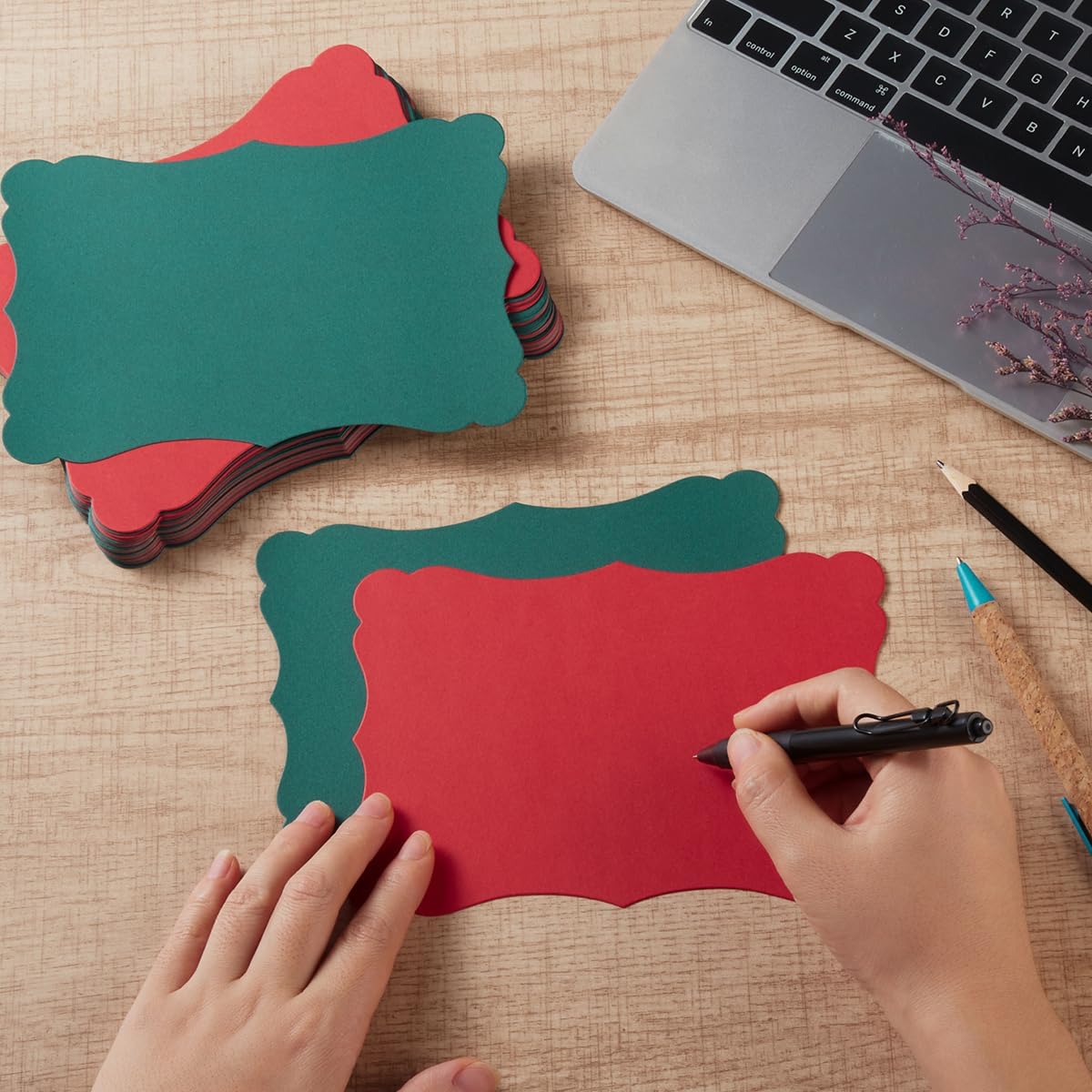 50 Pack Christmas Blank Kraft Cards Cardstock Thick Paper Brown Greeting Cards for DIY Gift Card Menus, Baby Shower and Wedding Invitations (Christmas Red/Green, 4x6IN)