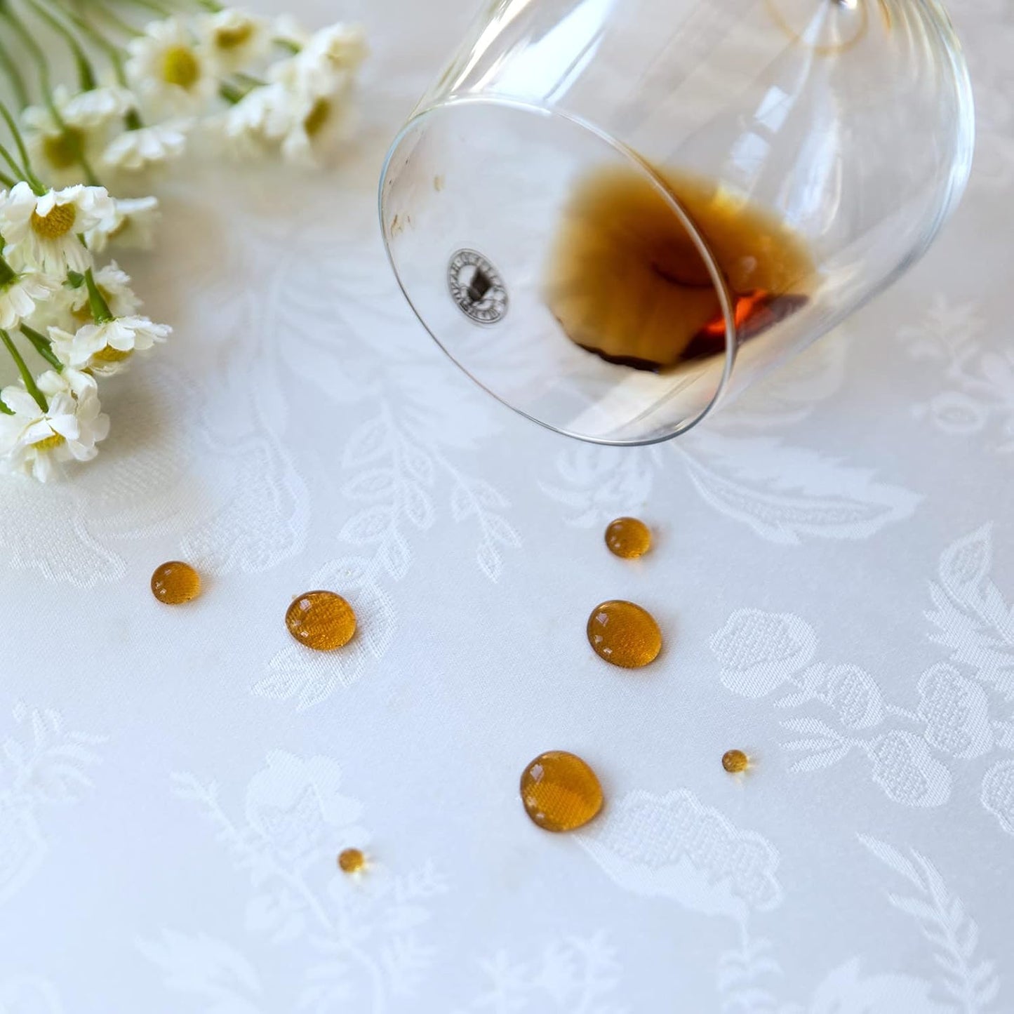 White lace Premium Rectangle Farmhouse Table Runner Waterproof OilProof SpillProof AntiShrink Soft Wrinkle Resistant Decorative Fabric Table Cover Kitchen Dinning Party Wedding Banquet