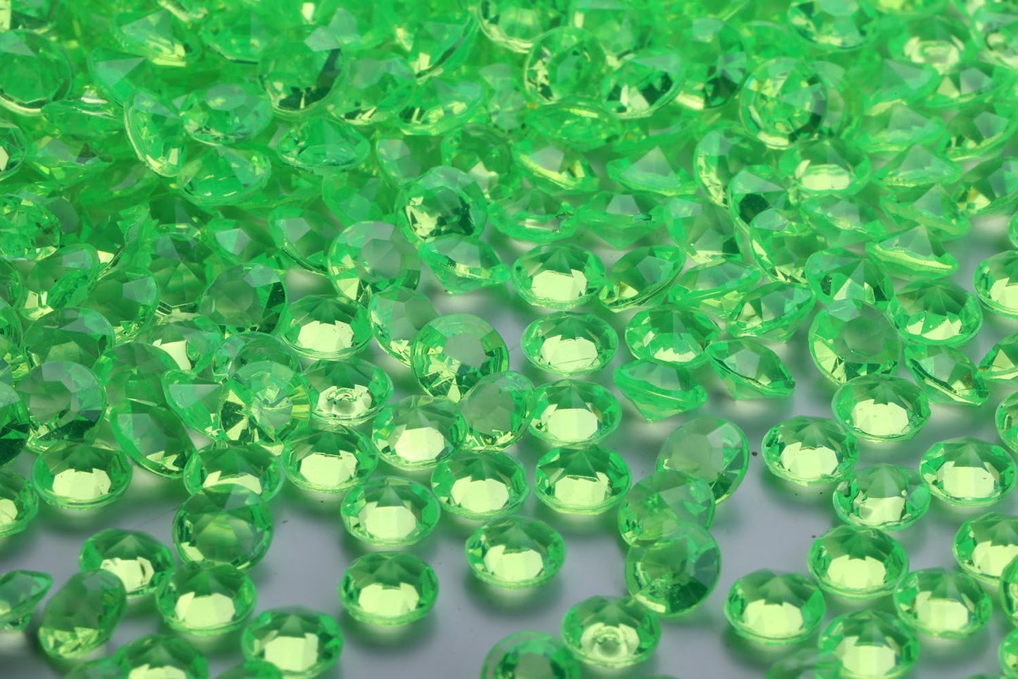 5000 pcs/Pack Wedding Table Scatter Confetti Crystals Acrylic Diamonds 6 mm Rhinestones for Wedding, Bridal Shower, Vase Beads Decorations (6mm, Grass Green)