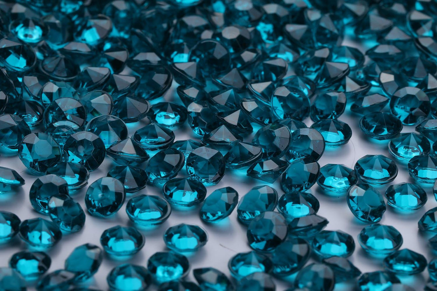 2000 pcs/Pack Wedding Table Scatter Confetti Crystals Acrylic Diamonds 8mm Rhinestones for Wedding, Bridal Shower, Vase Beads Decorations (8mm, Turquoise)
