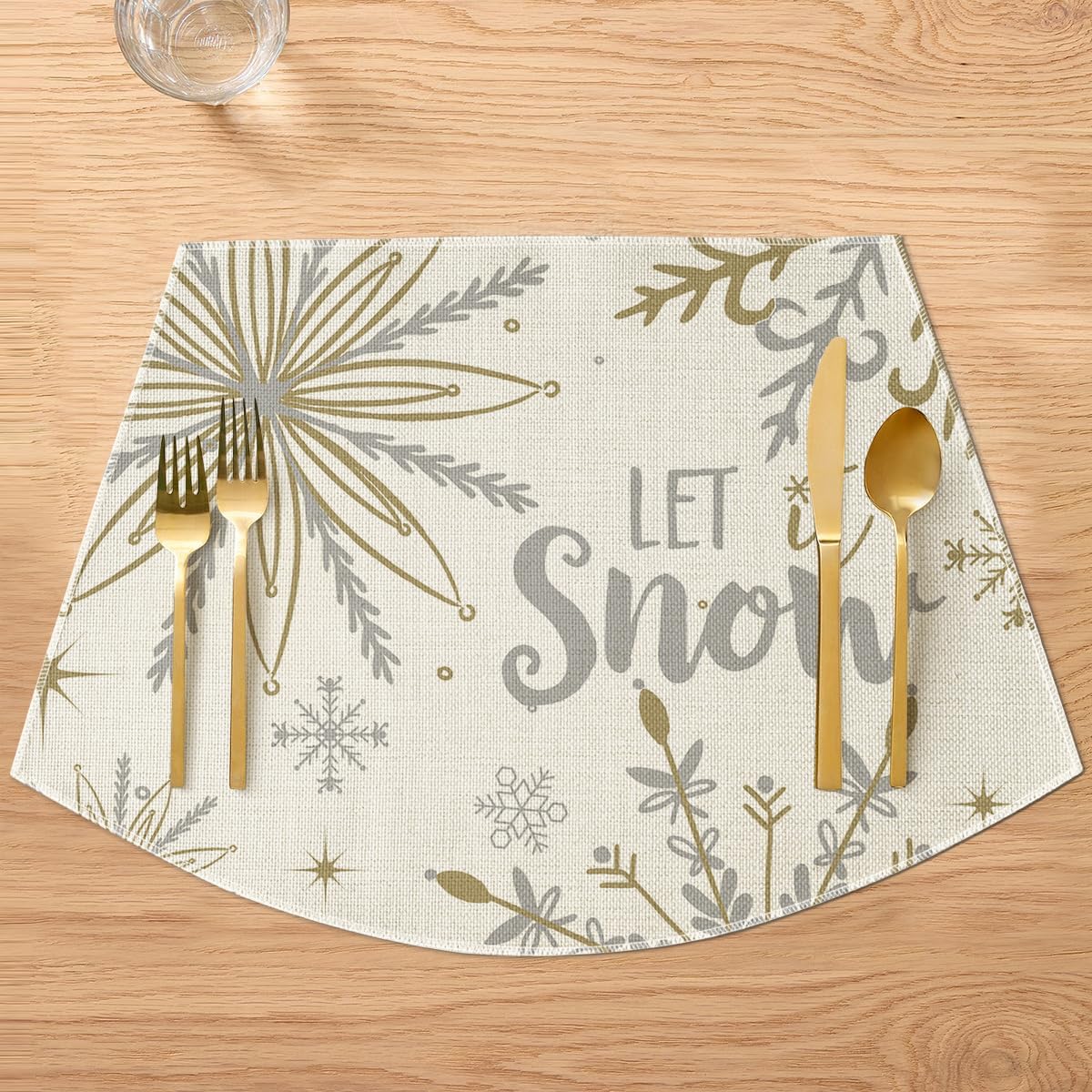 Artoid Mode Christmas Snowflakes Wedge Shape Placemats for Round Table Set of 6, Let it Snow Winter Winter Seasonal Kitchen Dining Table Decoration for Indoor Party Home